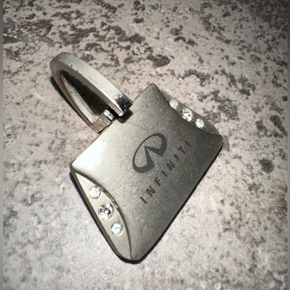 Infiniti keychain - Picture 3 of 3